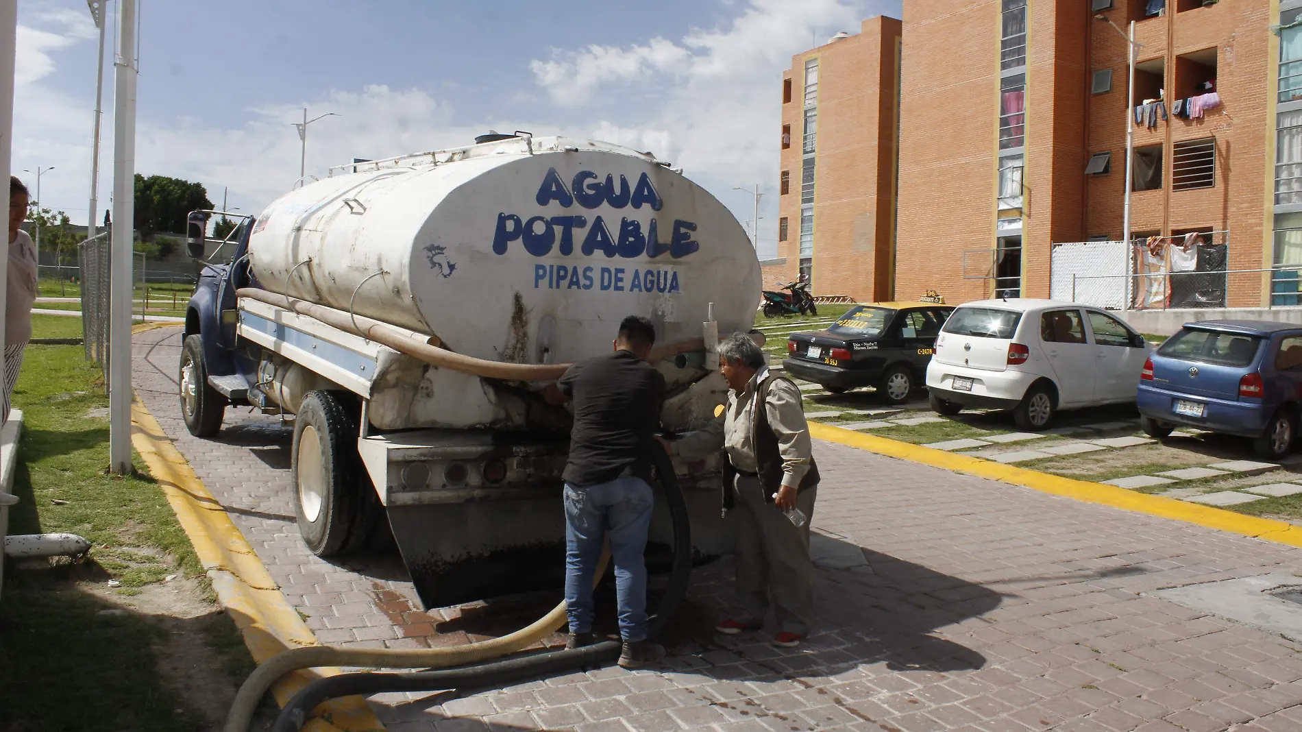 Padecen falta de agua en fraccionamiento Santo Tomás 4